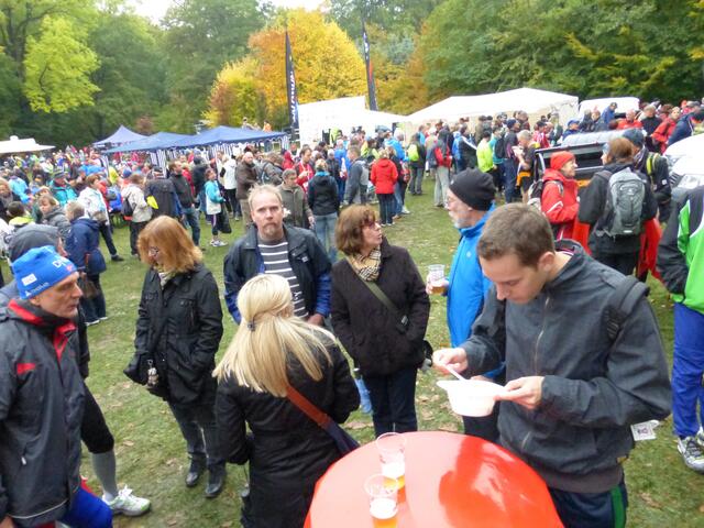 Im Zielbereich gab es Suppen zum Aufwärmen.
