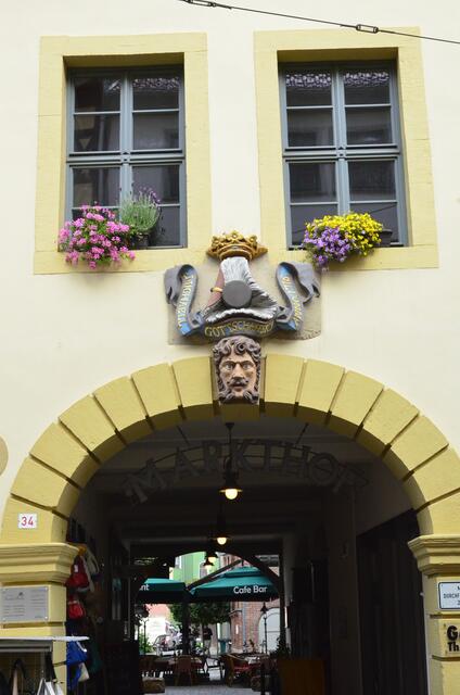 Prachtvoll restaurierte Fassaden