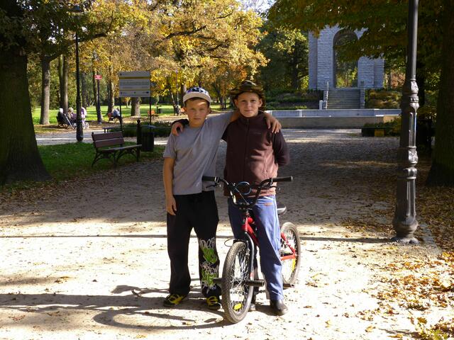 Zwei Kumpels Michal und Dawid grüssen MH-Leser.