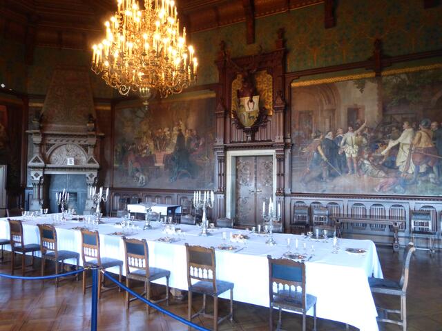 Im Schloss gibt es viele beeindruckende Räume.