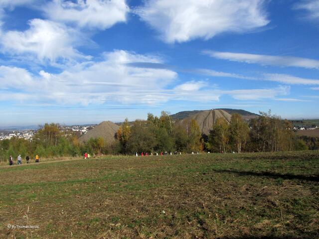 Sie wandern hin zur Halde.