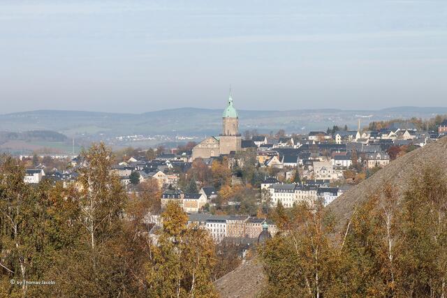 St. Annen, rechts im Vordergrund die Halde 116.