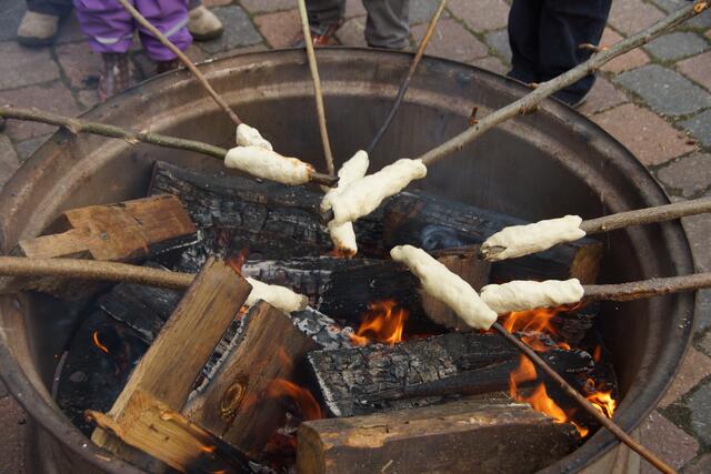 Stockbrot war der Renner bei den Kindern