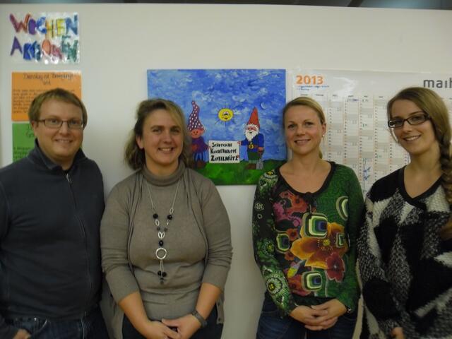 Der neue Elternbeirat mit der Leitung der Kinderkrippe (2 von links).