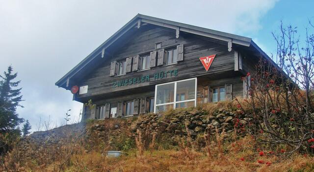 Zwieseler Hütte direkt am Gipfel