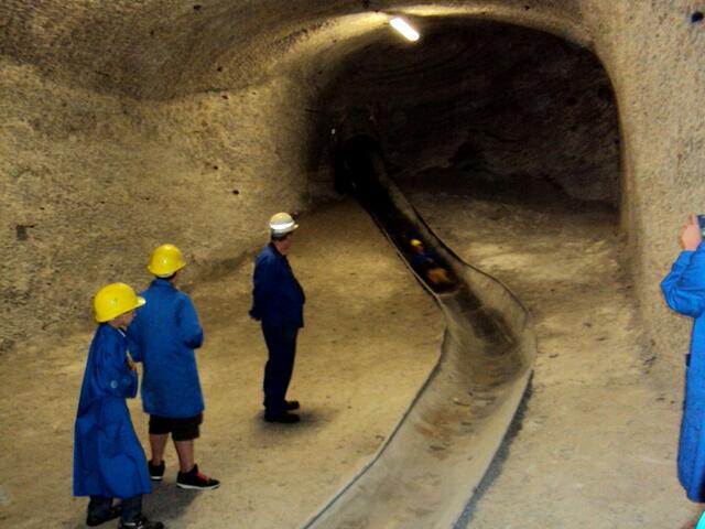 52 Meter lang ist das Rutschvergnügen im Erlebnisbergwerk.