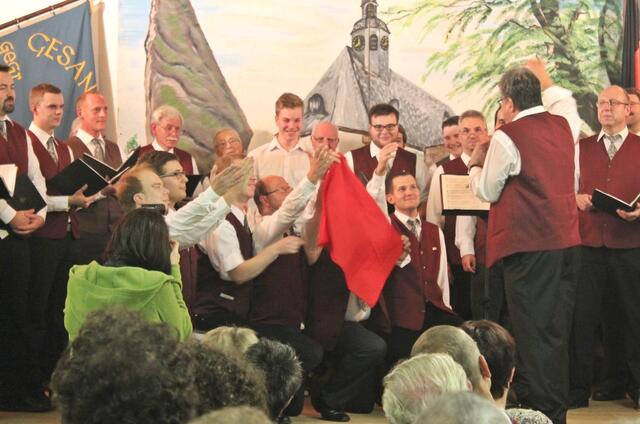 Wie zauberhaft erotisch eine spanische Nacht sein kann, davon erzählten die Sänger des MGV Langenstein mit ihrem Liedvortrag "Spanische Nächte".