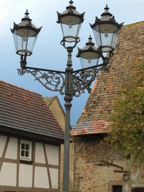 Im Hof drinnen dann hinter dem Haus......