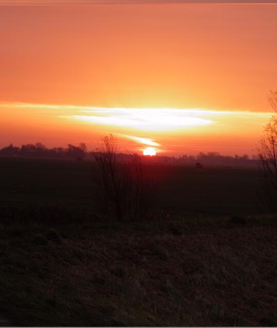 Kw. 44 am Morgen danach ... Sonnenaufgang über Dithmarschen
