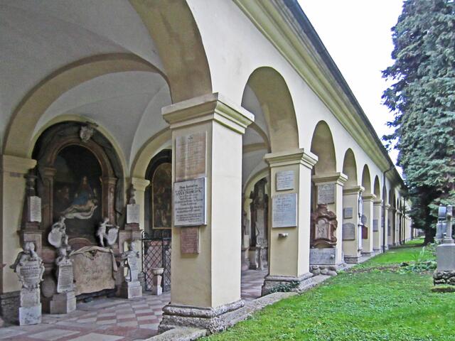 07.- 13.10.2013  Perle Istrien. 
Heimfahrt. 12. - 13.10.2013.                                                               12.10.2013. Salzburg.                                                    Friedhof St. Sebastian.                                Friedhofsarkaden.