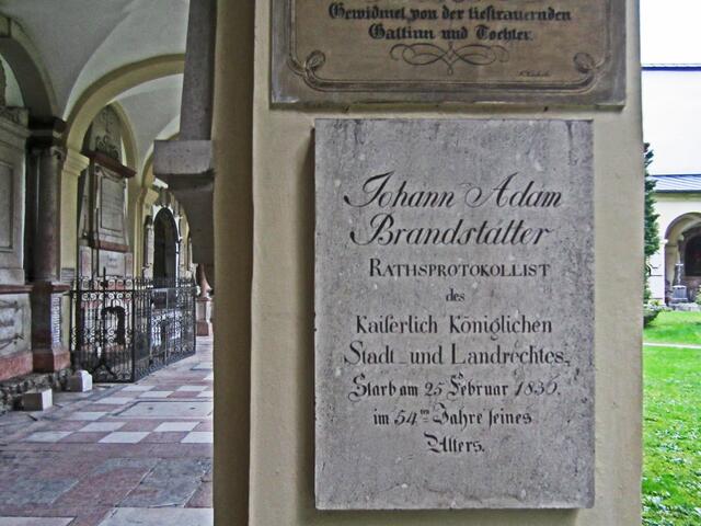 07.- 13.10.2013  Perle Istrien. 
Heimfahrt. 12. - 13.10.2013.                                                               12.10.2013. Salzburg.                                                    Friedhof St. Sebastian.                                Friedhofsarkaden.