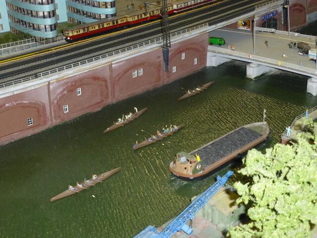 Ruderboote auf der Spree