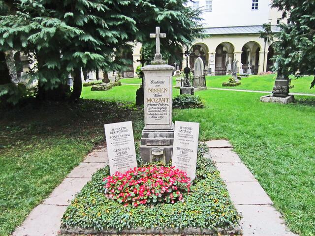 07.- 13.10.2013  Perle Istrien. 
Heimfahrt. 12. - 13.10.2013.                                                               12.10.2013. Salzburg.                                                    Friedhof St. Sebastian.                                                      Grabstätte der Familien
Mozart - Nissen - Weber -Doppler. 
Grab von Mozarts Witwe und Familie.