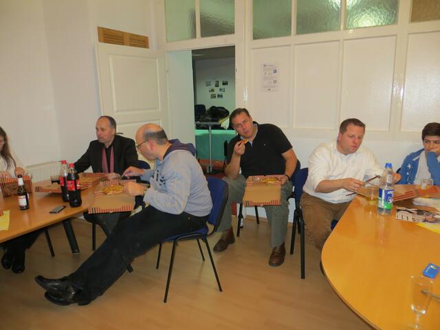 Abschluss im Clubheim nach gelungenem Konzert und Abbau gab es noch Pizza!!