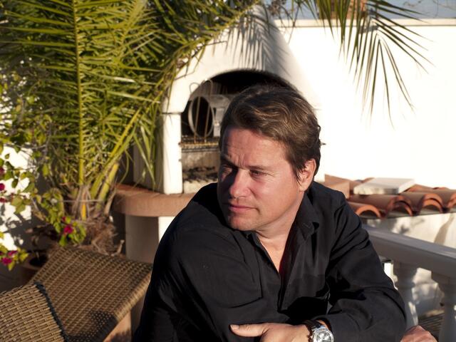 Auf seiner Terrasse in den Bergen hoch über Santa Ponsa kommen Klaus Hillebrecht die besten Ideen. Das mediterrane Flair wirkt inspirierend. | Foto: Privat