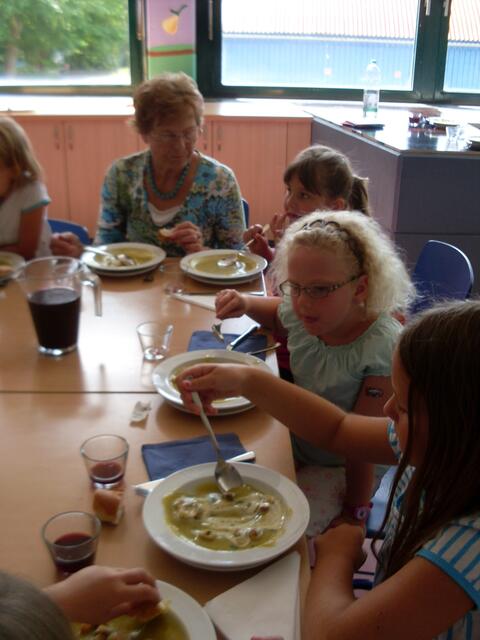 Sehr gut schmeckte auch die Gemüsesuppe "Bonne Femme"