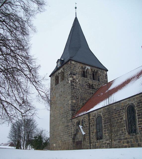 Johanneskirche Völksen (Kirchstr. 9, 31832 Springe-Völksen): Hier findet am Freitag, dem 27.12. um 18 Uhr die dritte Andacht statt