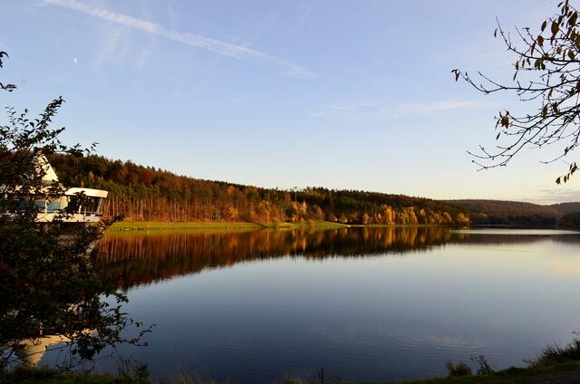 Im sanften Licht der tiefen Sonne - der 'gebügelte' Twistesee' .........(Kommentar von Heinfried an anderer Stelle)