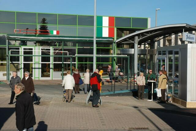 Garbsen, Auf der Horst, planetencenter: containerdorf