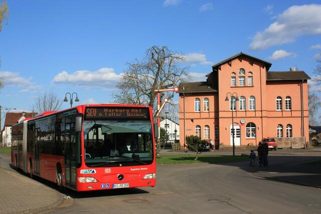 Fronhausen mit Schienenesatzverkehr - der ist aber nur baustellenbedingt.