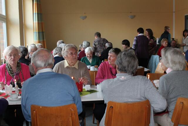 Gut besuchte Kaffeetafel