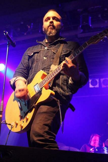 Justin Furstenfeld von Blue October singt "Sway" im Backstage Werk in München (2/5).