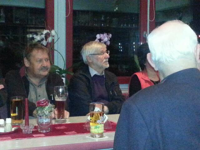 Kreisrat Dr. Peter Thrul (Mitte des Bildes)