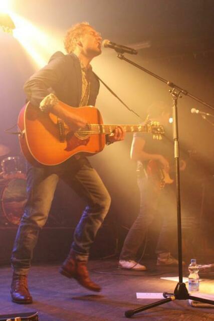 Johannes Oerding in der Kantine Augsburg (8/11).