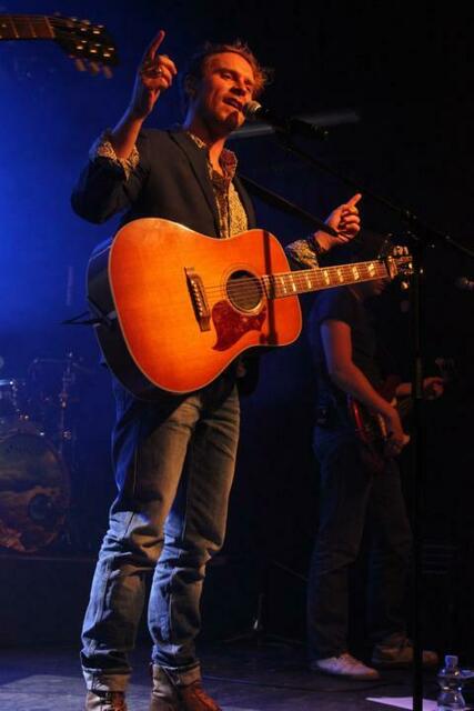 Johannes Oerding in der Kantine Augsburg (4/11).