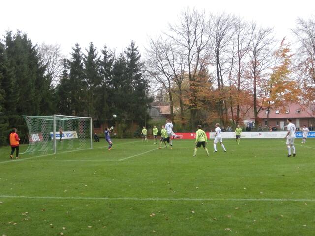 Latten-Kopfball ...vom HSV!