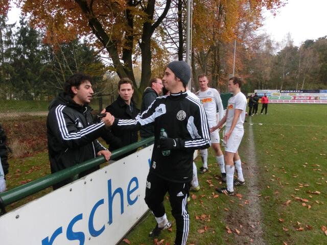 Abklatschen mit den Fans ...