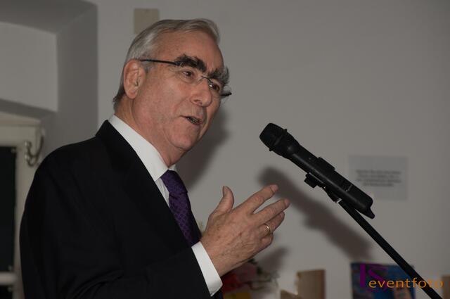 Friedberger Flügel 2013 - Der ehemalige CSU-Vorsitzende Theo Waigel bei der Laudatio für Weihbischof Anton Losinger
