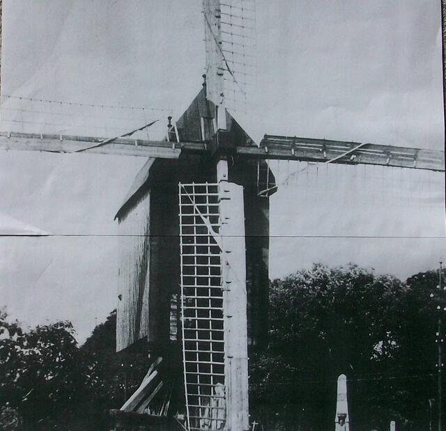 Bockwindmühle Ilten - wurde 1925 wegen Baufälligkeit abgerissen      (Foto von Werner Wallberg)