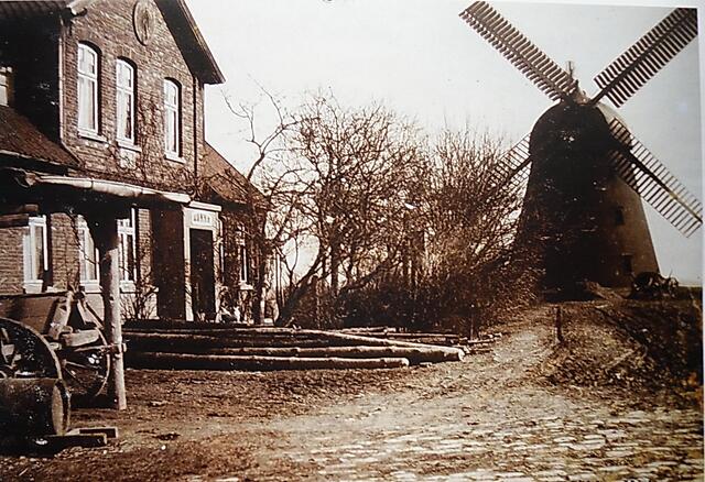 Holländermühle und Müllerhaus um 1895                             (Foto von Werner Wallberg)