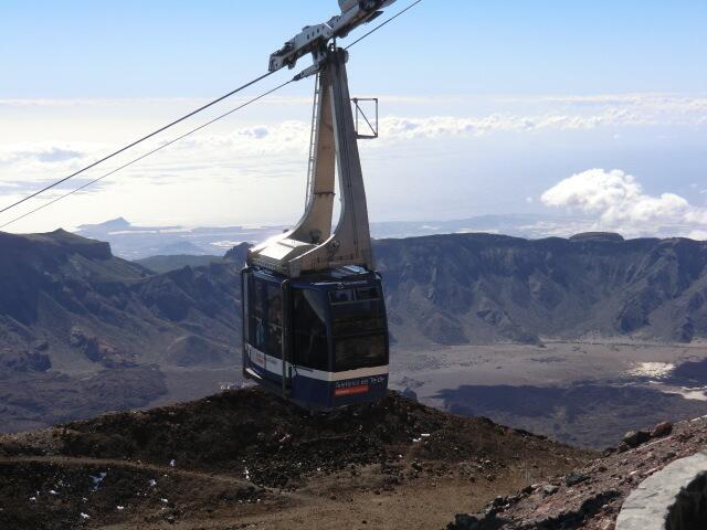 Drahtseilbahn zum Teide. Bis zum Gipfel sind noch einige fussläufige Anstrengungen zu unternehmen
