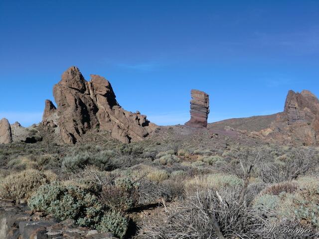 gar seltsame Vulkanformationen in der Caldera des Teide