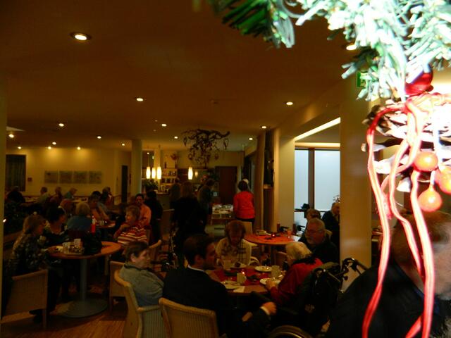 Gemütliche Kaffeerunden mit Jung und Alt