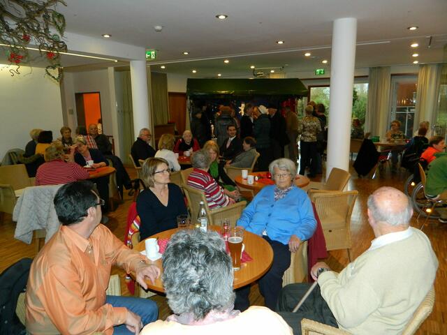 Gemütliche Kaffeerunden mit Jung und Alt