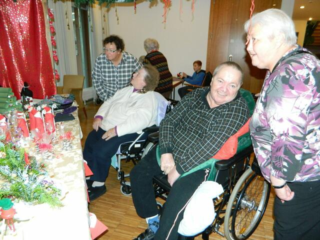 Adventsgestecke und weihnachtliche Dekorationsartikel fanden reißenden Absatz.