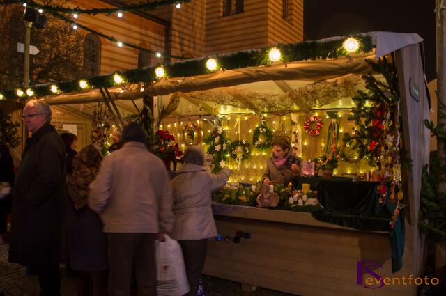 Mit dem Karitativen Christkindlmarkt beginnt der Friedberger Advent 2013 - Vorweihnachtliche Stimmung hält Einzug im altbayerischen Friedberg im Wittelsbacher Land