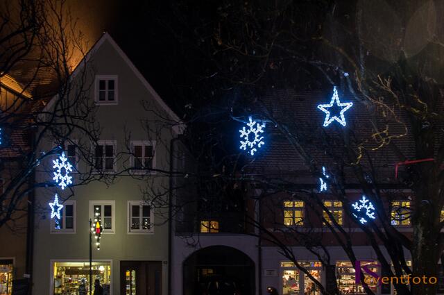 Mit dem Karitativen Christkindlmarkt beginnt der Friedberger Advent 2013 - Vorweihnachtliche Stimmung hält Einzug im altbayerischen Friedberg im Wittelsbacher Land