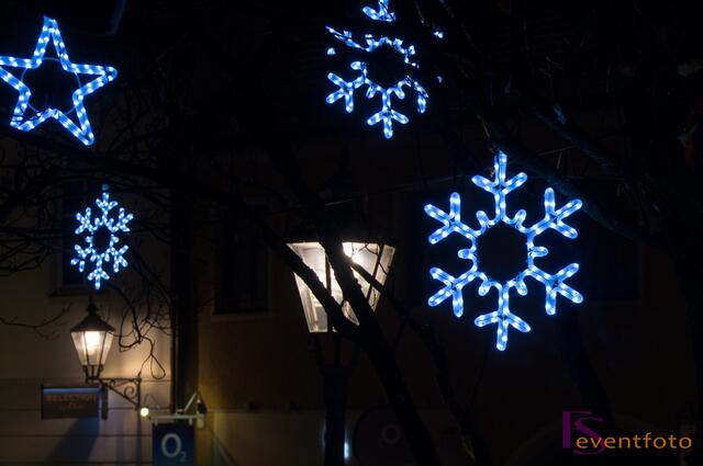 Mit dem Karitativen Christkindlmarkt beginnt der Friedberger Advent 2013 - Vorweihnachtliche Stimmung hält Einzug im altbayerischen Friedberg im Wittelsbacher Land