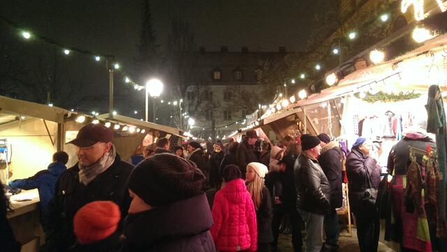 Mit dem Karitativen Christkindlmarkt beginnt der Friedberger Advent 2013 - Vorweihnachtliche Stimmung hält Einzug im altbayerischen Friedberg im Wittelsbacher Land