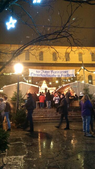 Mit dem Karitativen Christkindlmarkt beginnt der Friedberger Advent 2013 - Vorweihnachtliche Stimmung hält Einzug im altbayerischen Friedberg im Wittelsbacher Land