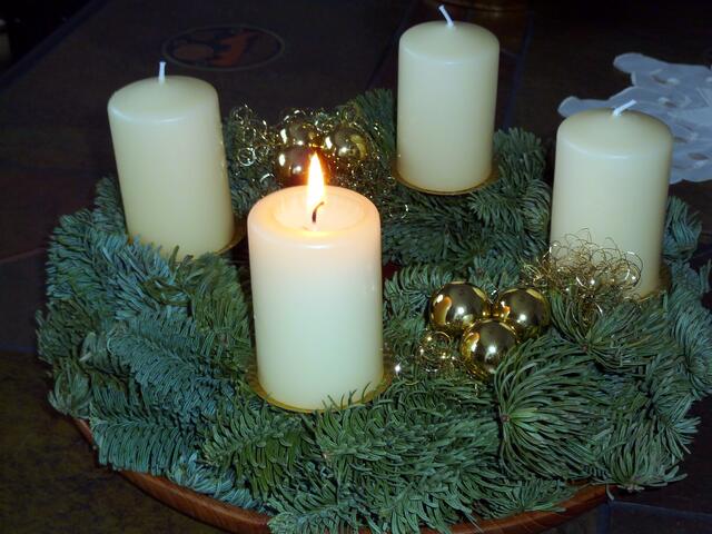 Advent,Advent, ein Lichtlein brennt