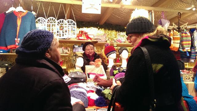 Mit dem Karitativen Christkindlmarkt beginnt der Friedberger Advent 2013 - Vorweihnachtliche Stimmung hält Einzug im altbayerischen Friedberg im Wittelsbacher Land