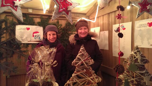 Mit dem Karitativen Christkindlmarkt beginnt der Friedberger Advent 2013 - Vorweihnachtliche Stimmung hlt Einzug im altbayerischen Friedberg im Wittelsbacher Land