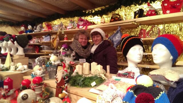 Mit dem Karitativen Christkindlmarkt beginnt der Friedberger Advent 2013 - Vorweihnachtliche Stimmung hlt Einzug im altbayerischen Friedberg im Wittelsbacher Land