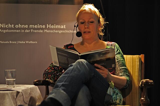 ... und liest aus drei der bewegenden Lebensgeschichten, ...