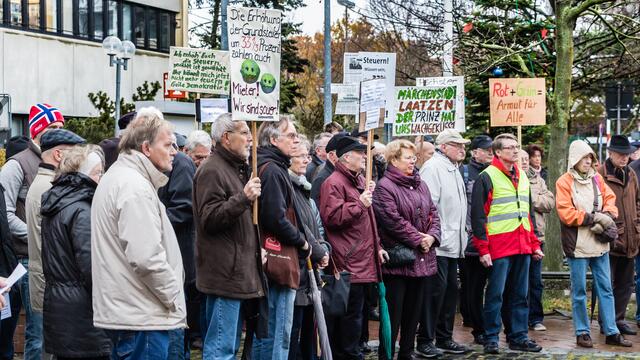 Viele ernste Gesichter